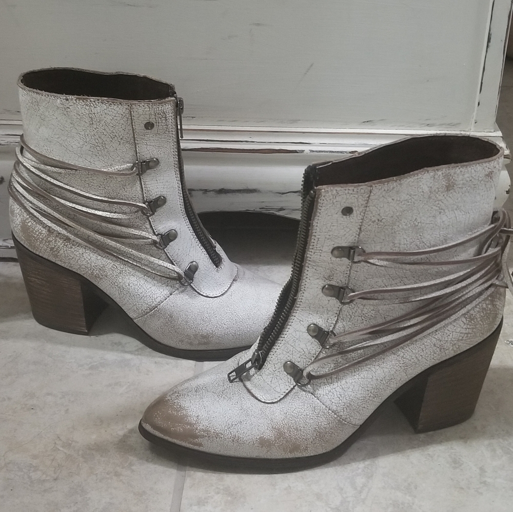 SOLD☆Sbicca white leather boots